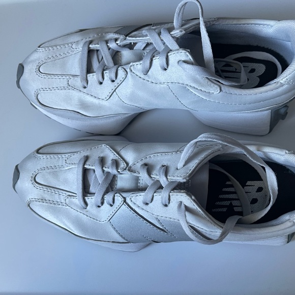 New Balance 327 sneakers EUC NWOB metallic silver - Picture 5 of 6